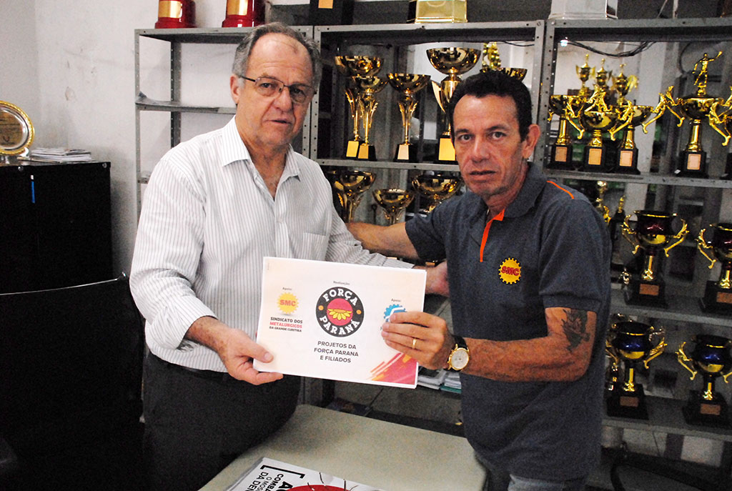 Presidente da Federação Paranaense de Futebol conhece projetos da Força Paraná